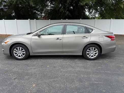 Used 2015 Nissan Altima 2.5 S w/ Power Driver Seat Package FWD image 2