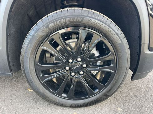 Used 2022 GMC Acadia SLE w/ Driver Convenience Package image 33