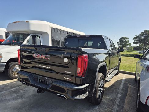 Used 2019 GMC Sierra 1500 AT4 w/ AT4 Premium Package AWD/4WD image 3