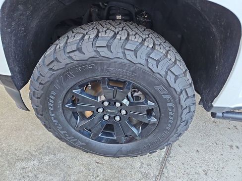 Used 2022 GMC Canyon AT4 image 31