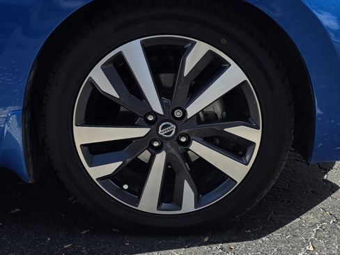 Used 2021 Nissan Versa SR image 34