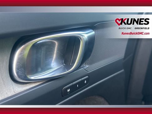 Used 2024 Volvo XC40 B5 Core image 36