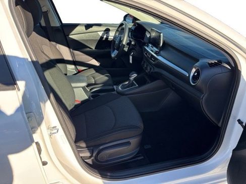 Certified 2023 Kia Forte LXS image 11