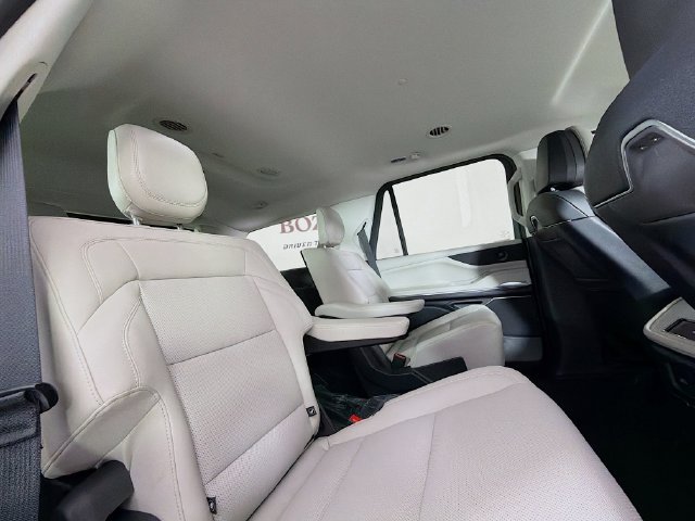 New 2026 Lincoln Navigator Premiere AWD/4WD image 31