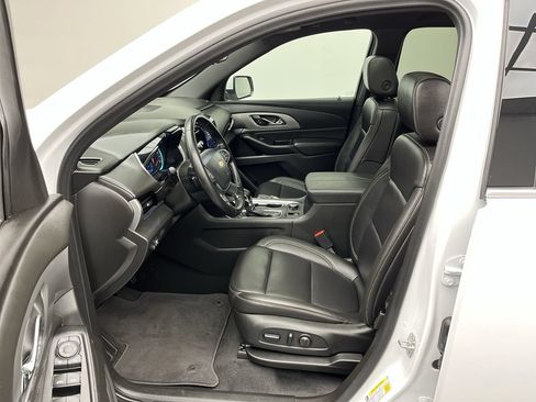 Certified 2023 Chevrolet Traverse LT w/ LT Premium Package AWD/4WD image 3
