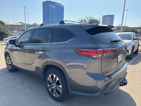 Used 2020 Toyota Highlander XLE image 5
