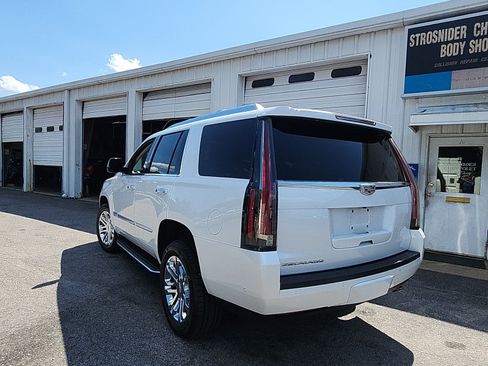 Used 2019 Cadillac Escalade 2WD image 3