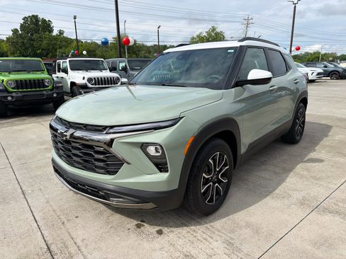 Used 2025 Chevrolet TrailBlazer ACTIV w/ Convenience Package FWD image 4
