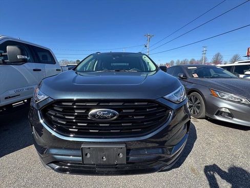 Used 2024 Ford Edge SE w/ Black Appearance Package image 9