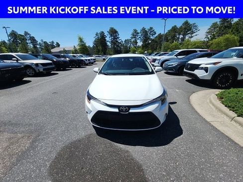 Used 2022 Toyota Corolla LE FWD image 4