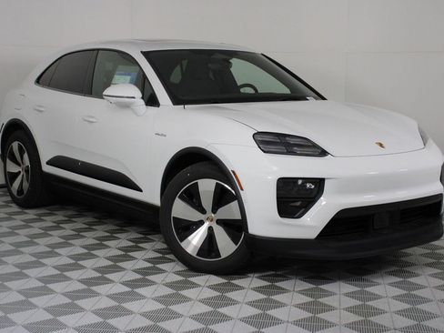 New 2026 Porsche Macan 4 Electric image 9