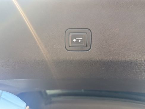 Used 2021 GMC Yukon XL Denali image 36