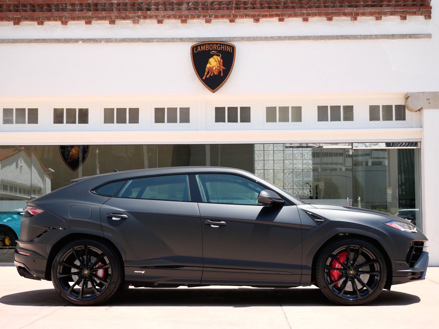 Used 2024 Lamborghini Urus S AWD/4WD image 2