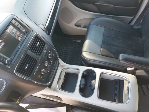 Used 2019 Dodge Grand Caravan SXT FWD image 21