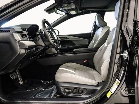 Used 2025 Toyota Camry SE image 13