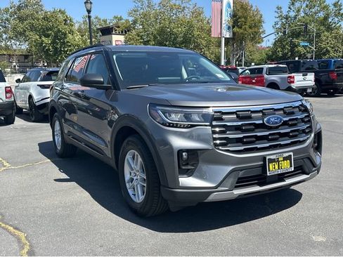 New 2026 Ford Explorer Active w/ Active Comfort Package RWD image 3