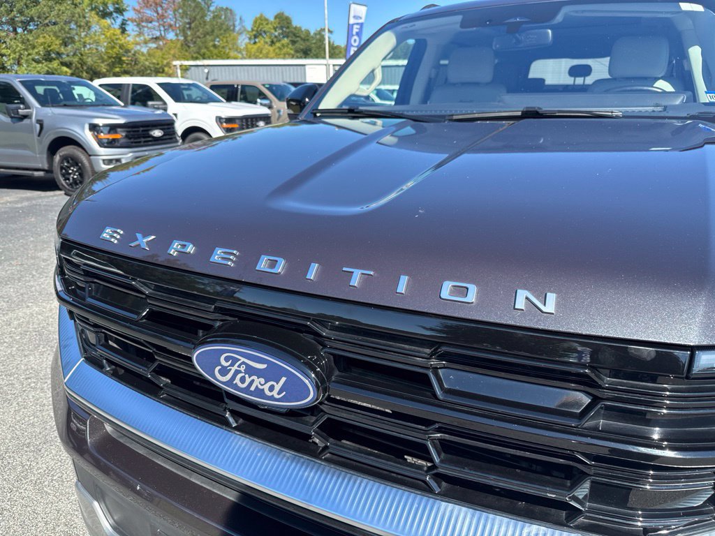 Used 2025 Ford Expedition Max Platinum w/ Driver's Package AWD/4WD image 50