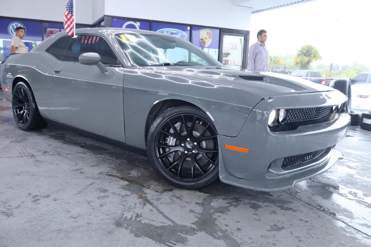 Used 2018 Dodge Challenger R/T Scat Pack w/ Dynamics Package RWD image 3