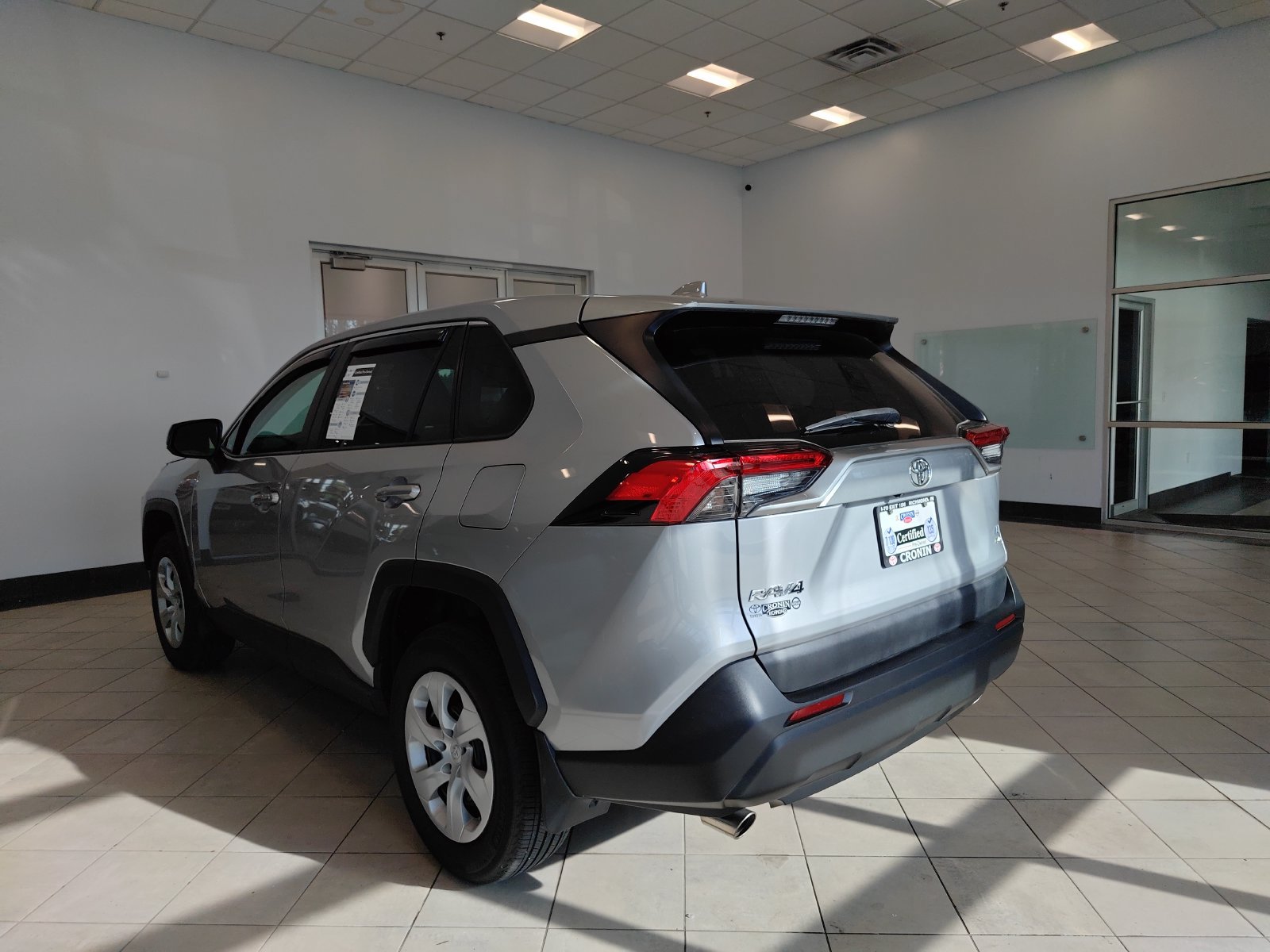 Used 2024 Toyota RAV4 LE AWD/4WD image 5