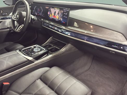 Used 2024 BMW 760i xDrive w/ Executive Package AWD/4WD image 29
