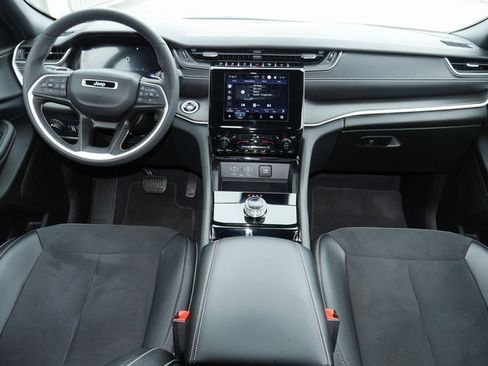 Used 2023 Jeep Grand Cherokee Altitude image 8