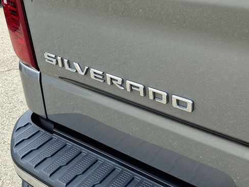 Certified 2023 Chevrolet Silverado 1500 LT AWD/4WD image 24