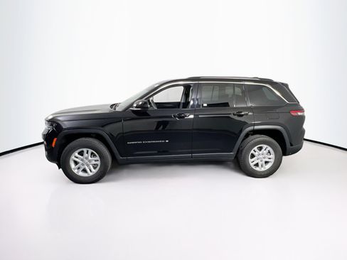 Used 2023 Jeep Grand Cherokee Laredo AWD/4WD image 8