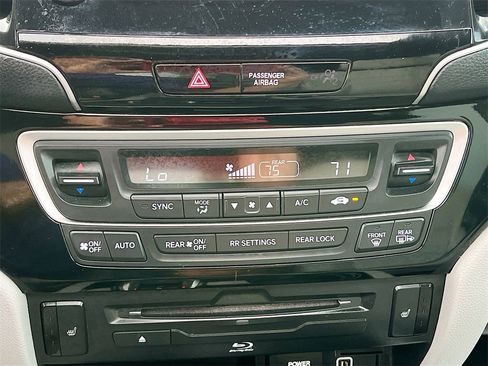 Used 2021 Honda Pilot Touring image 16