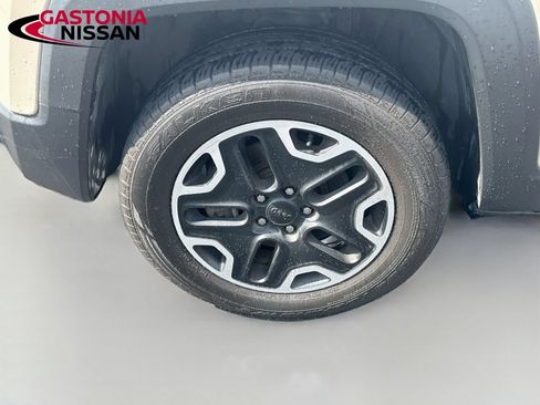 Used 2016 Jeep Renegade Trailhawk AWD/4WD image 35