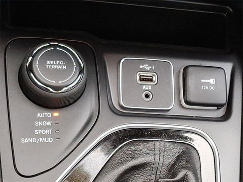 Used 2023 Jeep Cherokee Altitude Lux w/ Lux Elite Package image 27