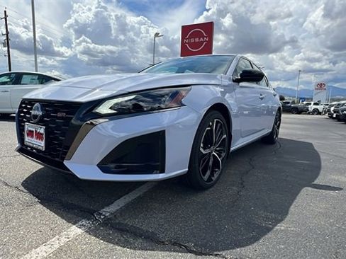 New 2025 Nissan Altima 2.5 SR w/ SR Premium Package image 9