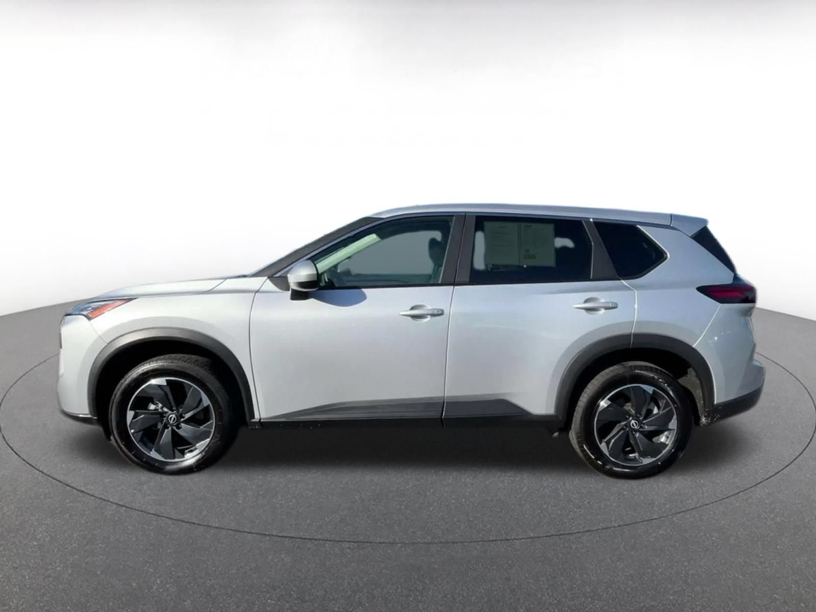 Used 2025 Nissan Rogue SV AWD/4WD image 8