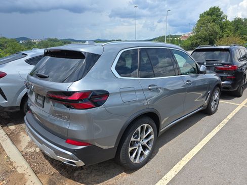 Used 2026 BMW X5 xDrive40i w/ Premium Package AWD/4WD image 2