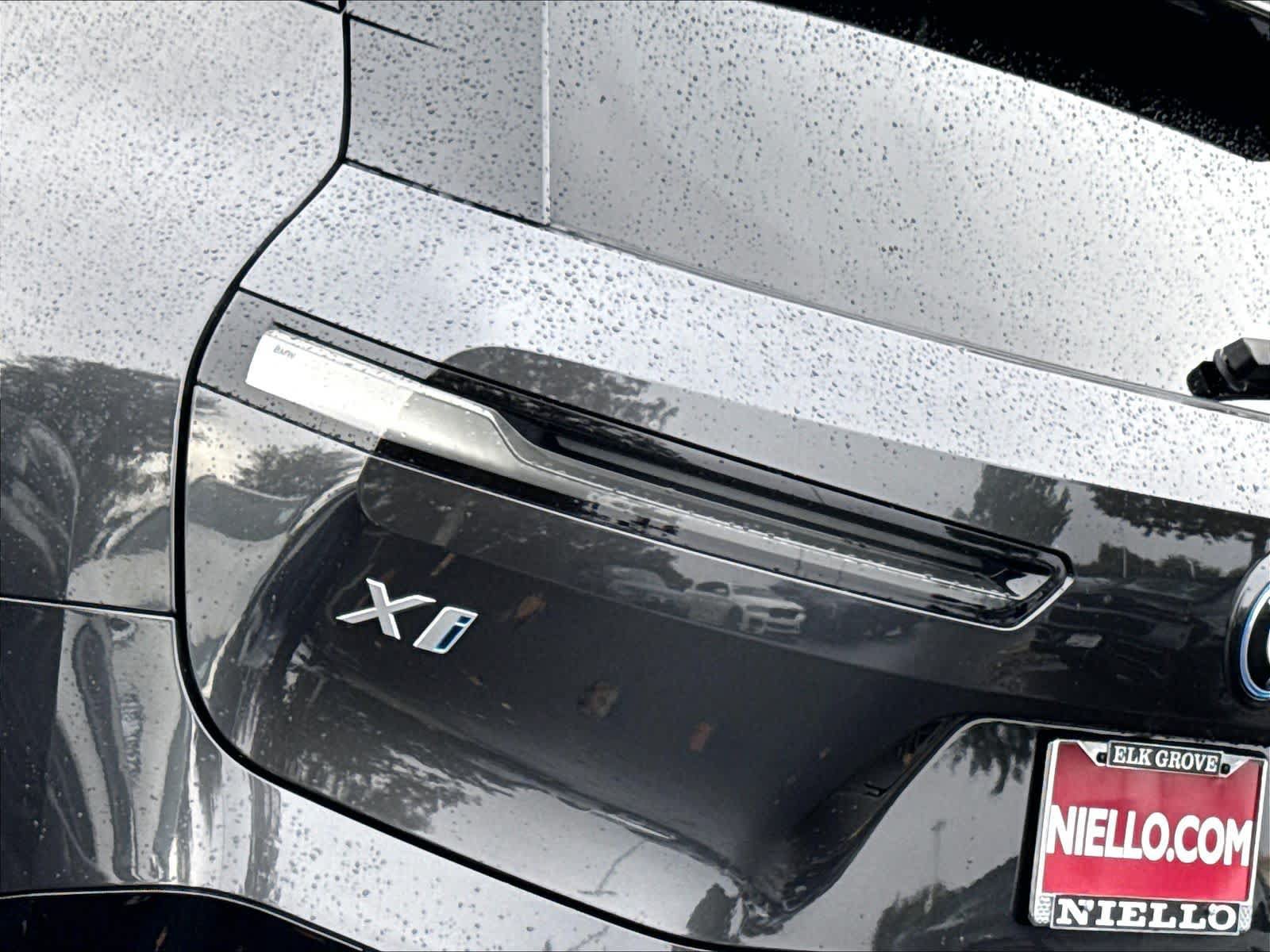 Used 2024 BMW iX xDrive50 w/ Sport Package AWD/4WD image 25