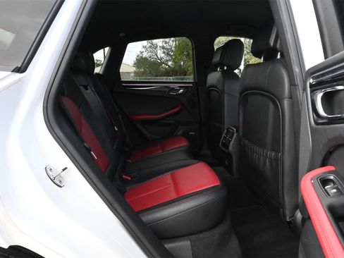 Used 2018 Porsche Macan image 23