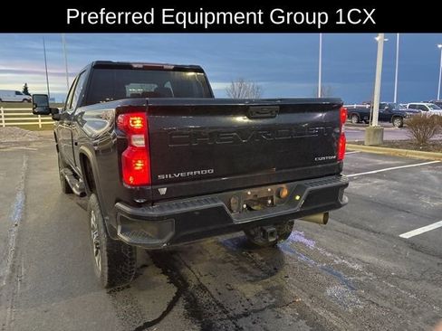 Used 2022 Chevrolet Silverado 2500 Custom w/ Custom Value Package image 4