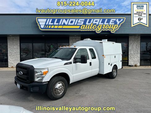 Used 2011 Ford F350 XL image 1