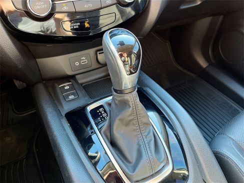 Used 2022 Nissan Rogue Sport SL w/ Premium Package image 17