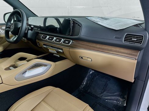 New 2026 Mercedes-Benz GLS 450 4MATIC image 32