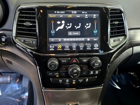 Certified 2021 Jeep Grand Cherokee Laredo X image 14