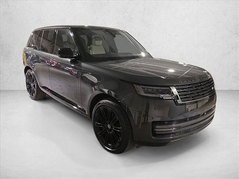 Used 2025 Land Rover Range Rover SE AWD/4WD image 3