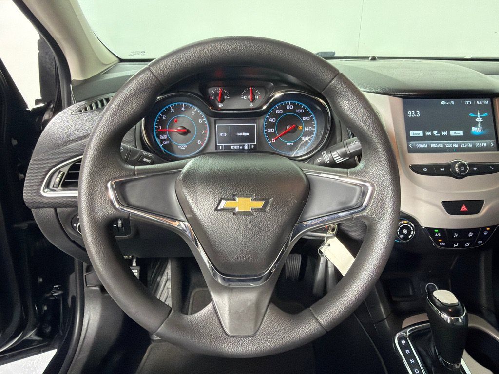 Used 2017 Chevrolet Cruze LS FWD image 9