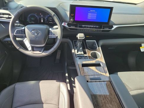 New 2026 Toyota Sienna Limited FWD image 27