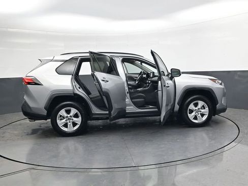 Used 2019 Toyota RAV4 XLE image 32