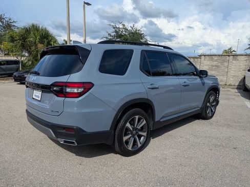 Used 2025 Honda Pilot Elite image 4
