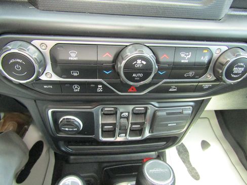 Used 2022 Jeep Gladiator Sport AWD/4WD image 28
