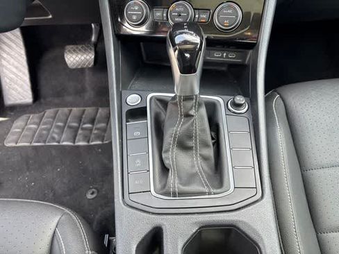 Used 2024 Volkswagen Jetta SE FWD image 18