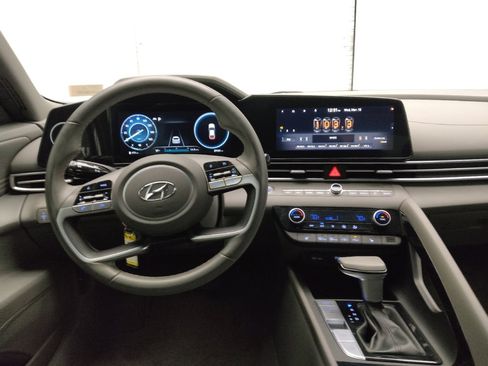 Used 2023 Hyundai Elantra SEL w/ Convenience Package image 22