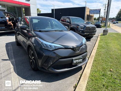 Used 2022 Toyota C-HR XLE FWD image 1