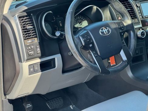 Used 2019 Toyota Sequoia Limited w/ Safety & Convenience Package image 20